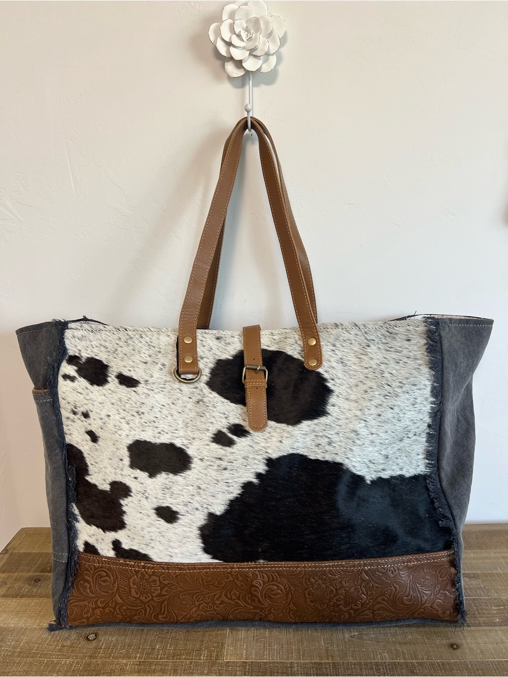 New Myra Western Cowhide Weekender Bag Leather Duffel Travel Carry-On Boho - Picture 8 of 11